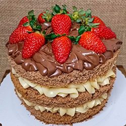 Naked Cake com morango