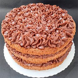 Naked cake com brigadeiro tradicional