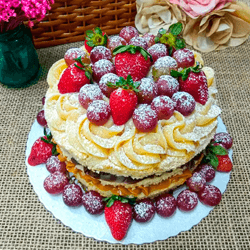 Naked cake de frutas vermelhas